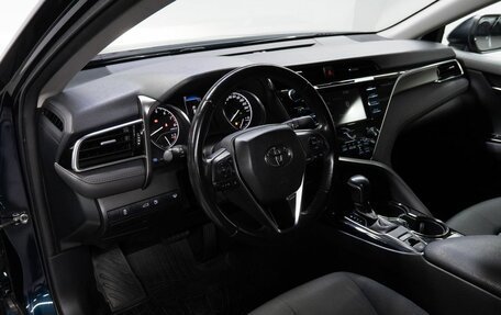 Toyota Camry, 2018 год, 2 300 000 рублей, 9 фотография