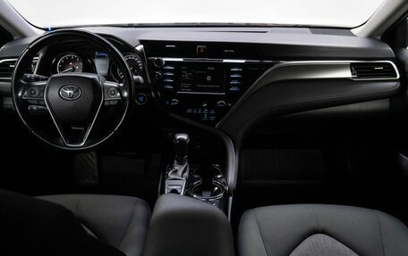 Toyota Camry, 2018 год, 2 300 000 рублей, 17 фотография