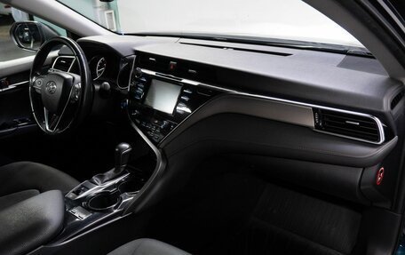 Toyota Camry, 2018 год, 2 300 000 рублей, 15 фотография