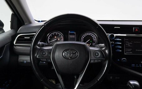Toyota Camry, 2018 год, 2 300 000 рублей, 18 фотография