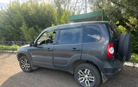 Chevrolet Niva I рестайлинг, 2017 год, 550 000 рублей, 3 фотография