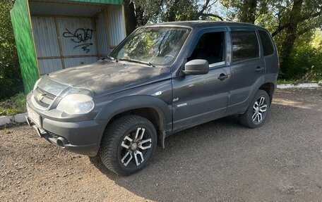 Chevrolet Niva I рестайлинг, 2017 год, 550 000 рублей, 2 фотография
