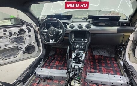 Ford Mustang VI рестайлинг, 2019 год, 2 700 000 рублей, 6 фотография