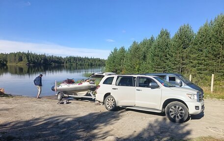 Toyota Sequoia II рестайлинг, 2011 год, 2 650 000 рублей, 1 фотография