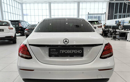 Mercedes-Benz E-Класс, 2018 год, 2 600 000 рублей, 6 фотография