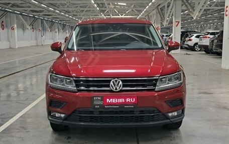 Volkswagen Tiguan II, 2019 год, 2 430 000 рублей, 2 фотография