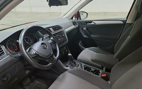 Volkswagen Tiguan II, 2019 год, 2 430 000 рублей, 20 фотография