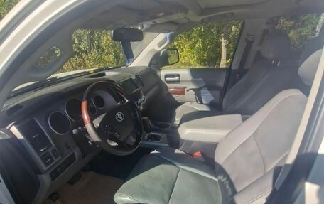 Toyota Sequoia II рестайлинг, 2011 год, 2 650 000 рублей, 10 фотография