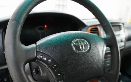Toyota Land Cruiser 100 рестайлинг 2, 2003 год, 1 330 000 рублей, 19 фотография