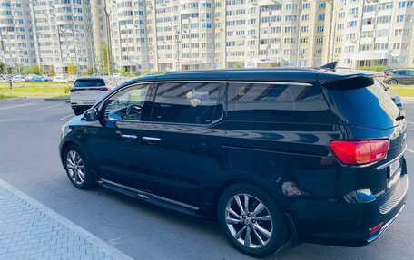 KIA Carnival III, 2019 год, 2 850 000 рублей, 2 фотография