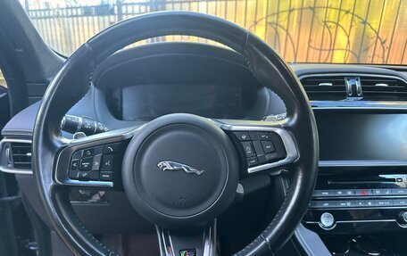Jaguar F-Pace, 2017 год, 2 700 000 рублей, 15 фотография