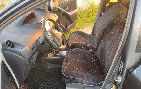 Toyota Yaris III рестайлинг, 2008 год, 600 000 рублей, 2 фотография
