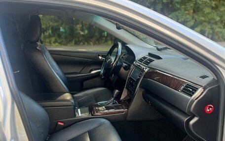 Toyota Camry, 2017 год, 2 800 000 рублей, 2 фотография