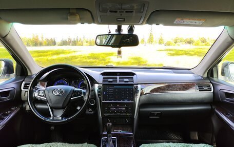 Toyota Camry, 2017 год, 1 900 000 рублей, 8 фотография