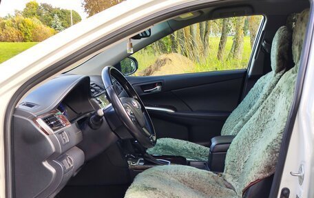 Toyota Camry, 2017 год, 1 900 000 рублей, 13 фотография