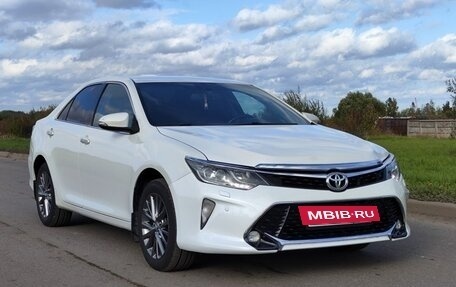 Toyota Camry, 2017 год, 1 900 000 рублей, 3 фотография
