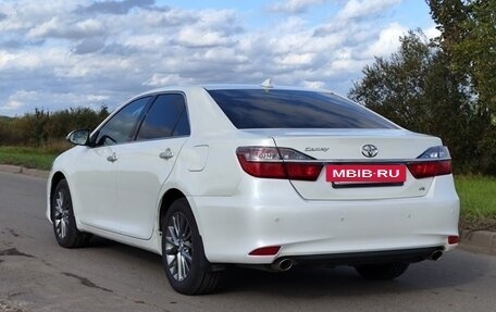 Toyota Camry, 2017 год, 1 900 000 рублей, 6 фотография