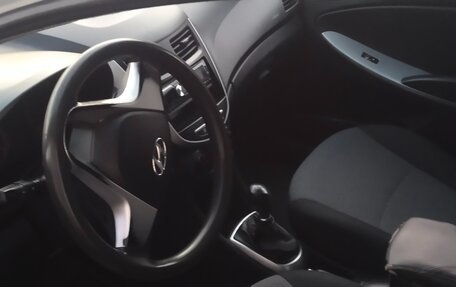 Hyundai Solaris II рестайлинг, 2013 год, 570 000 рублей, 4 фотография