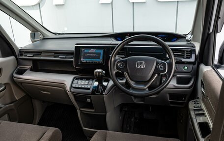 Honda Stepwgn IV, 2016 год, 1 820 000 рублей, 6 фотография