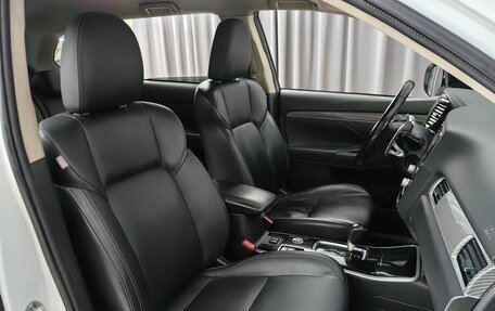 Mitsubishi Outlander III рестайлинг 3, 2020 год, 2 598 000 рублей, 7 фотография