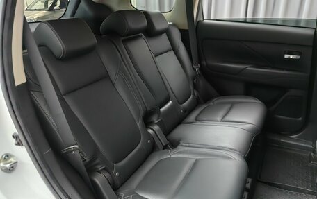 Mitsubishi Outlander III рестайлинг 3, 2020 год, 2 598 000 рублей, 9 фотография