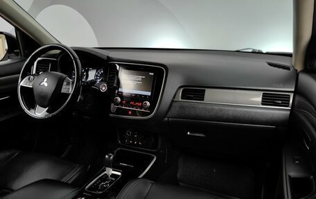 Mitsubishi Outlander III рестайлинг 3, 2020 год, 2 598 000 рублей, 13 фотография