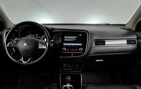 Mitsubishi Outlander III рестайлинг 3, 2020 год, 2 598 000 рублей, 12 фотография