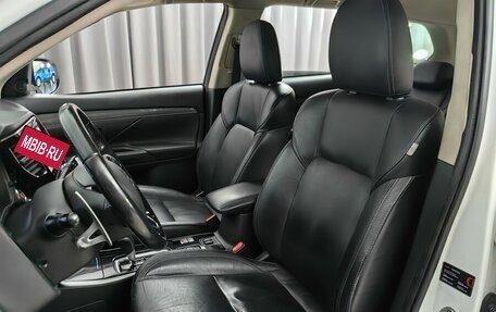 Mitsubishi Outlander III рестайлинг 3, 2020 год, 2 598 000 рублей, 6 фотография