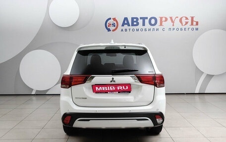 Mitsubishi Outlander III рестайлинг 3, 2020 год, 2 598 000 рублей, 4 фотография
