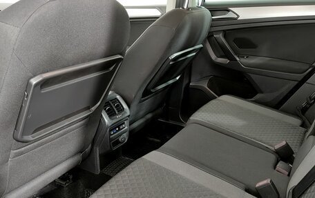 Volkswagen Tiguan II, 2018 год, 2 470 000 рублей, 17 фотография