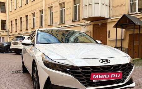 Hyundai Elantra, 2022 год, 2 200 000 рублей, 2 фотография