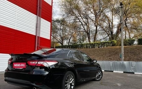 Toyota Camry, 2018 год, 1 900 000 рублей, 6 фотография