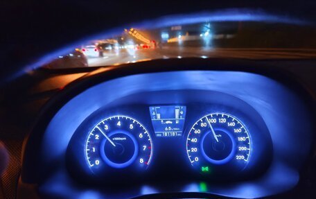 Hyundai Solaris II рестайлинг, 2012 год, 750 000 рублей, 23 фотография