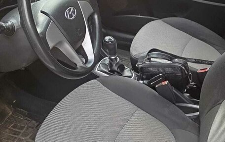 Hyundai Solaris II рестайлинг, 2013 год, 980 000 рублей, 12 фотография