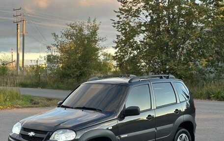 Chevrolet Niva I рестайлинг, 2017 год, 560 000 рублей, 1 фотография