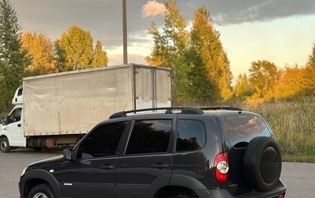 Chevrolet Niva I рестайлинг, 2017 год, 560 000 рублей, 3 фотография