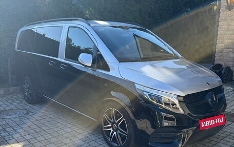 Mercedes-Benz V-Класс, 2022 год, 8 850 000 рублей, 3 фотография