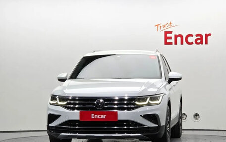 Volkswagen Tiguan II, 2023 год, 3 299 000 рублей, 3 фотография