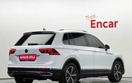 Volkswagen Tiguan II, 2023 год, 3 299 000 рублей, 2 фотография