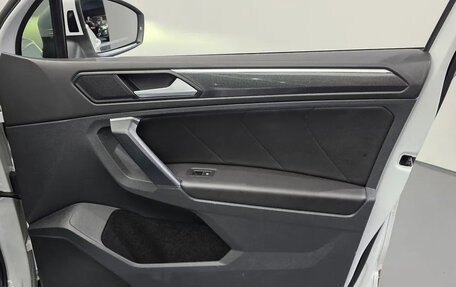 Volkswagen Tiguan II, 2023 год, 3 299 000 рублей, 20 фотография