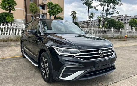 Volkswagen Tiguan II, 2023 год, 2 590 000 рублей, 3 фотография