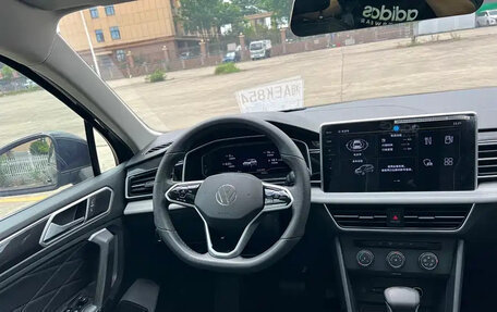 Volkswagen Tiguan II, 2023 год, 2 590 000 рублей, 9 фотография