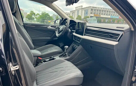 Volkswagen Tiguan II, 2023 год, 2 590 000 рублей, 8 фотография