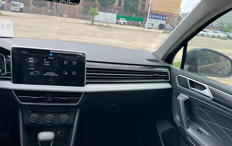 Volkswagen Tiguan II, 2023 год, 2 590 000 рублей, 10 фотография