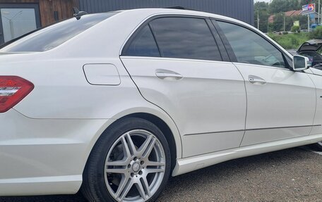 Mercedes-Benz E-Класс, 2011 год, 1 950 000 рублей, 3 фотография