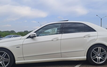 Mercedes-Benz E-Класс, 2011 год, 1 950 000 рублей, 2 фотография