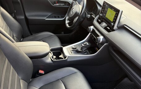 Toyota RAV4, 2019 год, 3 800 000 рублей, 6 фотография