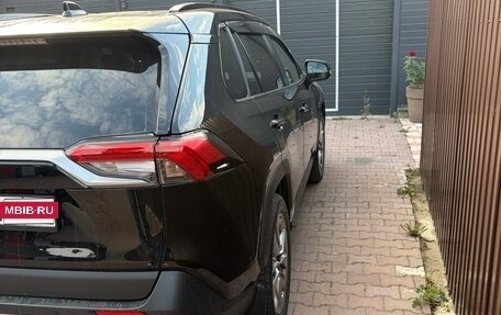Toyota RAV4, 2019 год, 3 800 000 рублей, 4 фотография