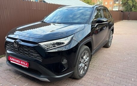 Toyota RAV4, 2019 год, 3 800 000 рублей, 2 фотография