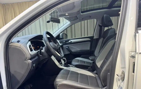Volkswagen T-Roc I, 2023 год, 1 700 000 рублей, 8 фотография